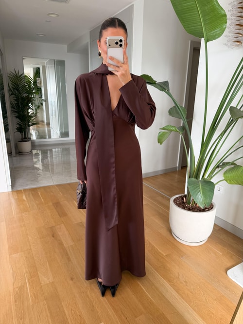 Gögüs Büzgülü V Yaka Saten Elbise - Kahve