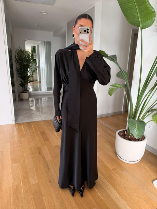 Gögüs Büzgülü V Yaka Saten Elbise - Siyah