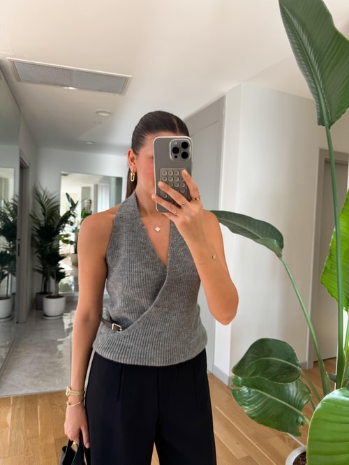 Gri Kemer Detaylı Halter Yaka Triko Bluz
