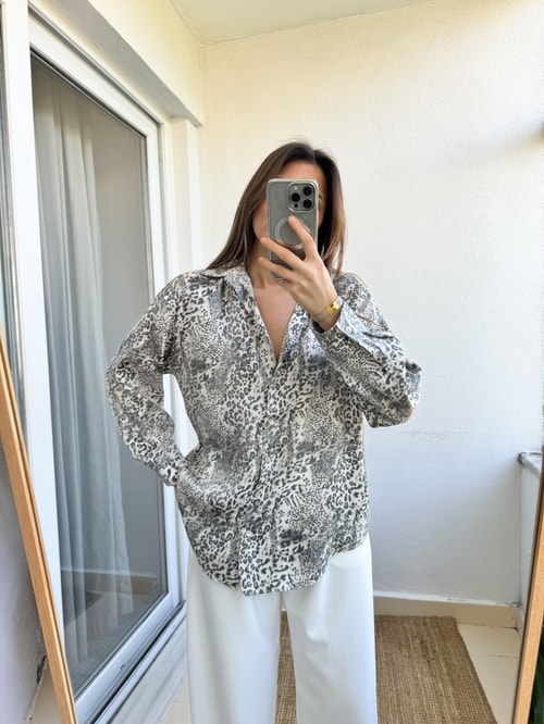 Gri Leopar Desen Parlak Saten Gömlek