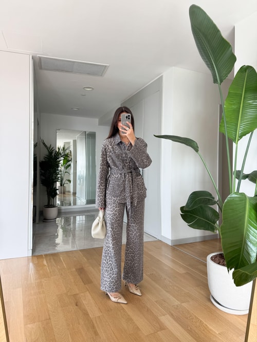 Gri Yıkamalı Straight Leopar Pantolon