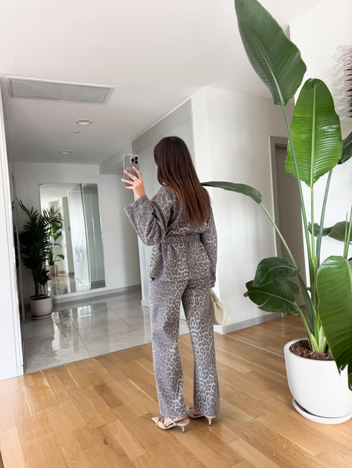 Gri Yıkamalı Straight Leopar Pantolon