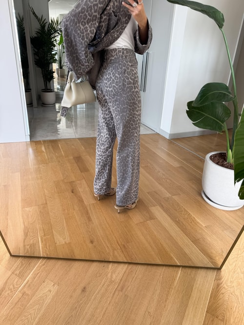 Gri Yıkamalı Straight Leopar Pantolon
