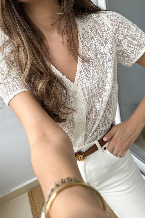 Güpürlü Düğmeli Bluz-Bej