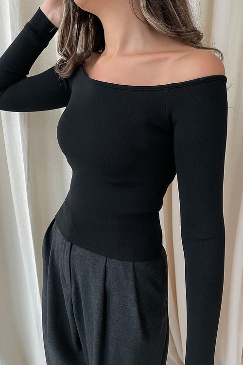 Kayık Yaka Siyah Triko Bluz