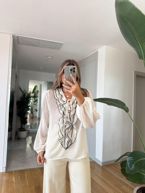 Kontrast Dikişli Ekru Şifon Bluz