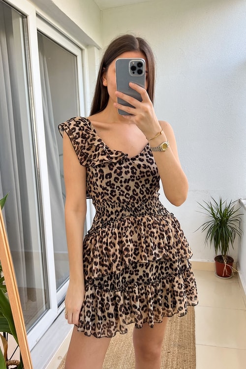 Leopar Kolları Detaylı Kısa Şifon Elbise