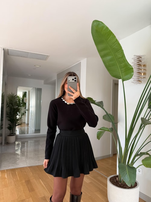 Quinn Yakası Boncuklu Triko Kazak - Siyah