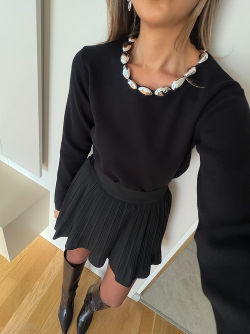 Quinn Yakası Boncuklu Triko Kazak - Siyah