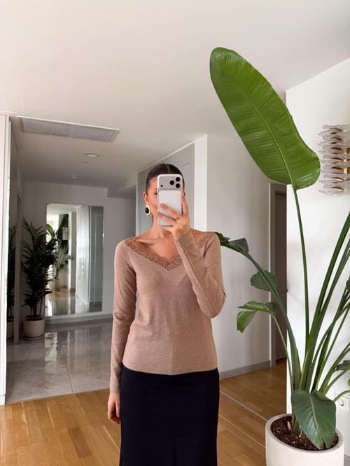 Ruller V Yaka Dantel Detaylı Triko - Camel