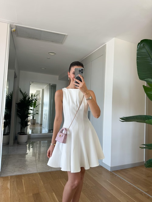 Sofia Belden Oturmalı Volanlı Elbise Beyaz
