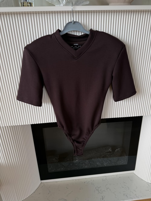 Tarte Vatkalı V Yaka Bodysuit - Kahve