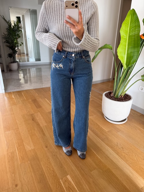 Taşlı Çiçek Nakışlı Jean