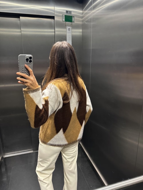 Tüylü Baklava Desenli Gold Düğmeli Hırka