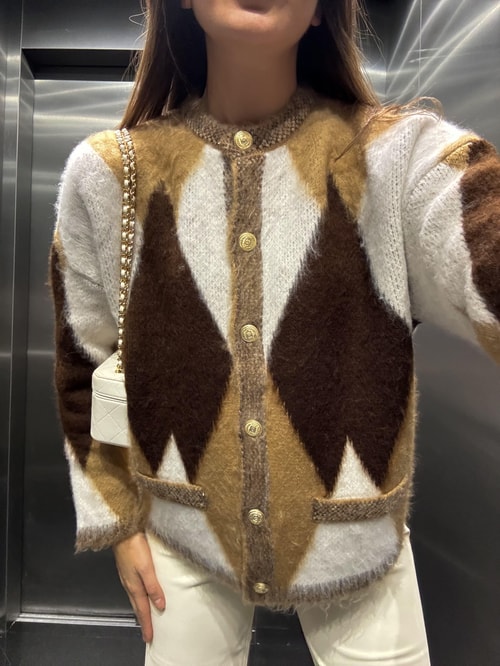 Tüylü Baklava Desenli Gold Düğmeli Hırka