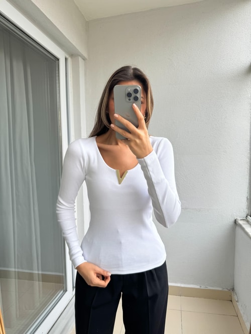 V Yaka Detaylı Kaşkorse Bluz-Beyaz