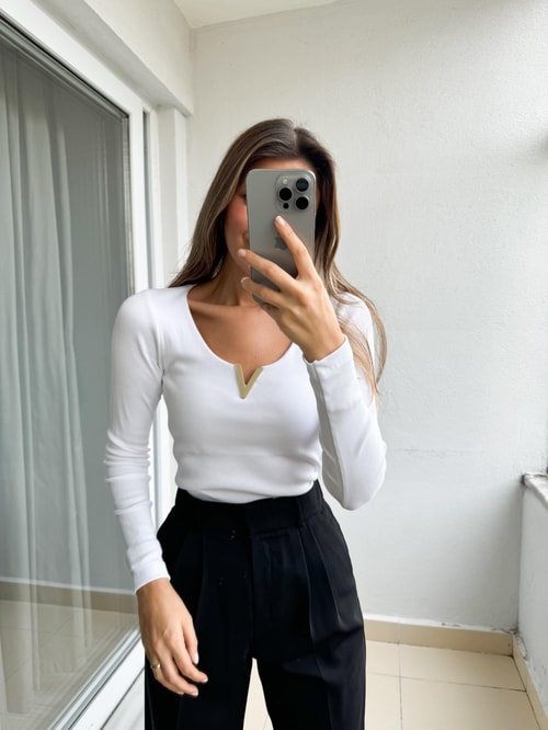 V Yaka Detaylı Kaşkorse Bluz-Beyaz