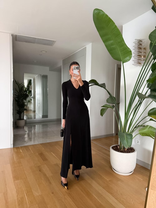 Valeria V Yaka Uzun Yırtmaçlı Elbise - Siyah