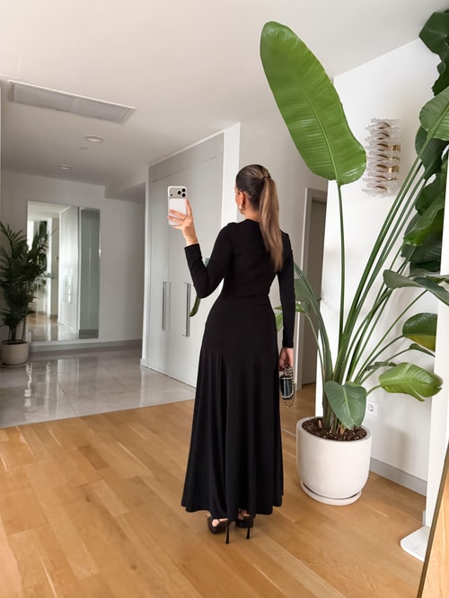 Valeria V Yaka Uzun Yırtmaçlı Elbise - Siyah