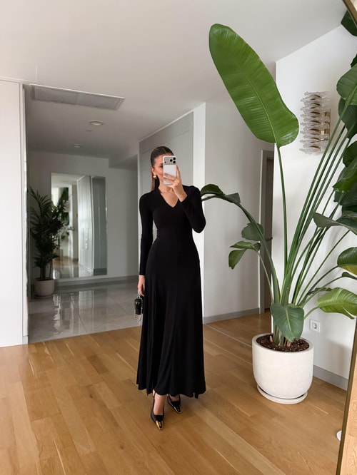 Valeria V Yaka Uzun Yırtmaçlı Elbise - Siyah