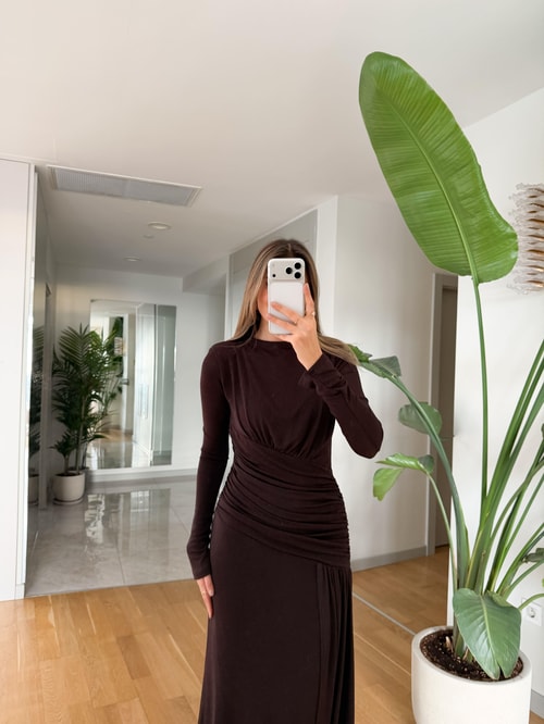 Vatkalı Beli Drape Detaylı Elbise - Kahve