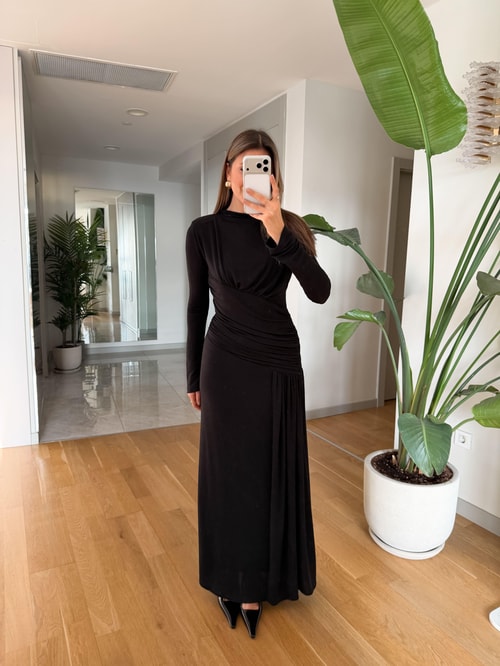 Vatkalı Beli Drape Detaylı Elbise - Siyah