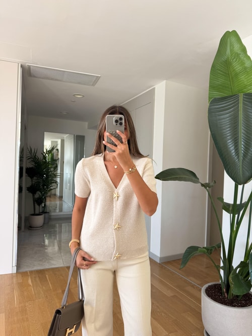 Yıldız Düğmeli Ekru Hırka