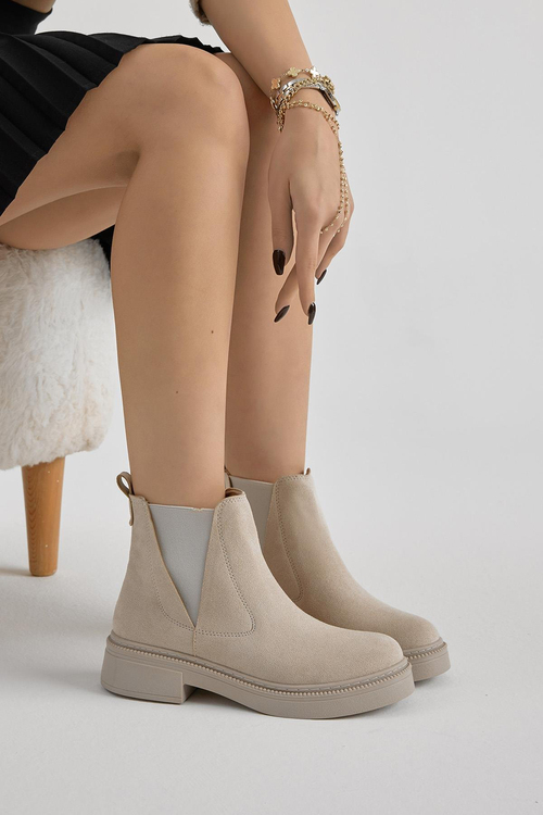 Kalın Termo Taban Yanı V Lastikli Kadın Bej Süet Bot TBMR071