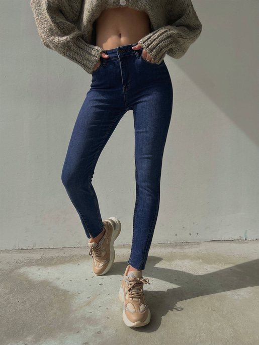 Asimetrik Dikiş Detaylı Orta Bel Yanları Cepli Kadın Jacopo Mavi Jeans 23K000047