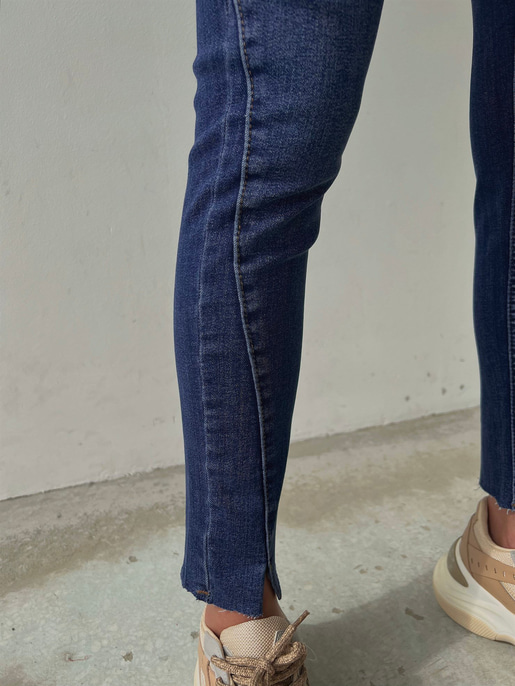 Asimetrik Dikiş Detaylı Orta Bel Yanları Cepli Kadın Jacopo Mavi Jeans 23K000047