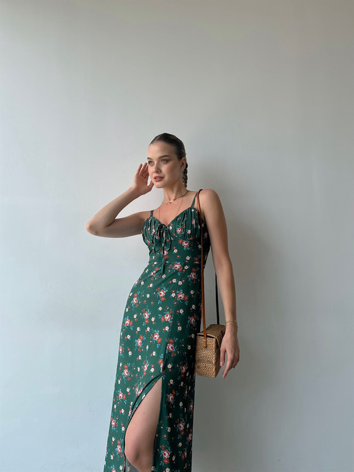Askılı Midi Boy Göğüsü Drapeli Çiçek Desenli Yırtmaçlı Ardere Kadın Yeşil Elbise 22Y000358