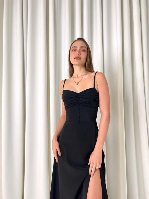 Askılı Önü Büzgülü Düğme Detaylı Sırt Dekolteli Yırtmaçlı Urien Kadın Siyah Midi Elbise 23K000454