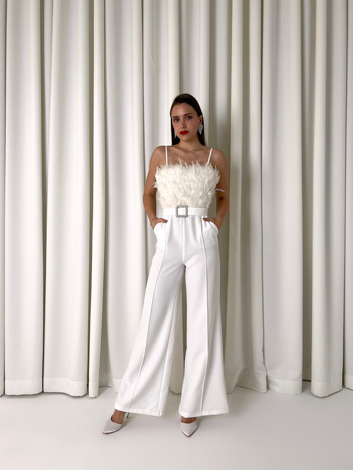 Askılı Önü Tüy Detaylı Belden Kemerli Paddy Kadın Beyaz Tulum 23K000444