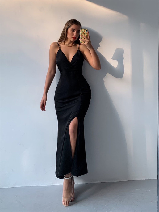 Askılı Önü Yandan Düğme Detaylı Kadın Siyah Uzun Elbise 21Y000432