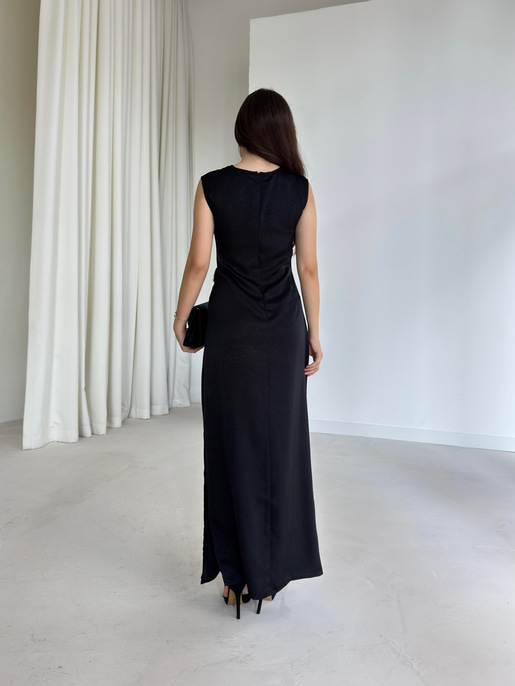Bel Aksesuarı Detaylı Yırtmaçlı Maxi Boy Dalinma Siyah Kadın elbise 26K001