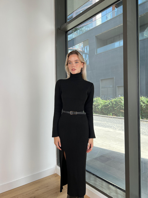 Boğazlı Uzun Kollu Yırtmaçlı Nunca Kadın Siyah Triko Elbise 24k000158