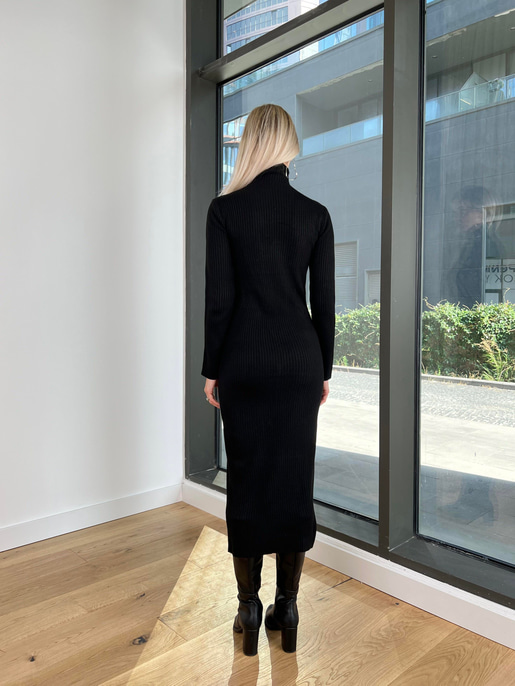 Boğazlı Uzun Kollu Yırtmaçlı Nunca Kadın Siyah Triko Elbise 24k000158