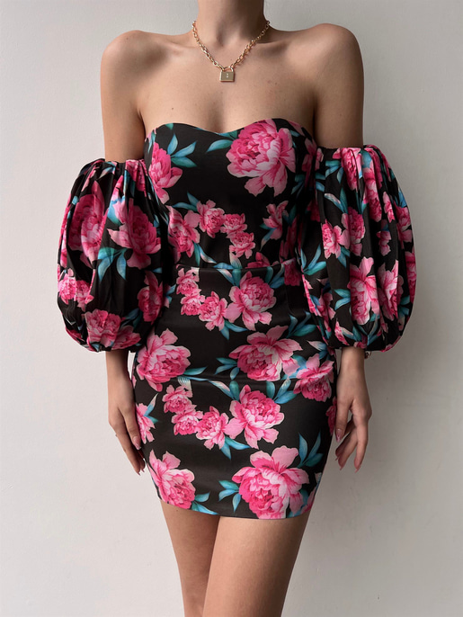 Çiçekli Açık Omuz Balon Kol Roland Kadın Siyah Mini Elbise 22Y000181