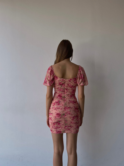 Çiçekli Kayık Yaka Önden Çapraz Şerit Detay Drapeli Italus Kadın Pudra Elbise 22Y000401