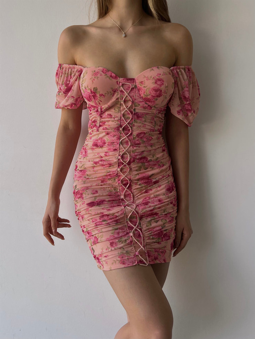 Çiçekli Kayık Yaka Önden Çapraz Şerit Detay Drapeli Italus Kadın Pudra Elbise 22Y000401