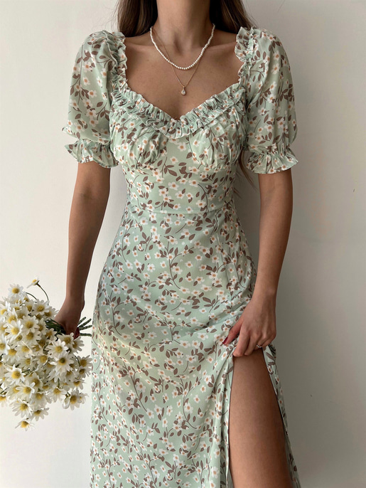 Çiçekli Midi Boy Yaka Çevresi Fırfırlı Yırtmaçlı Presley Kadın Yeşil Elbise 22Y000286