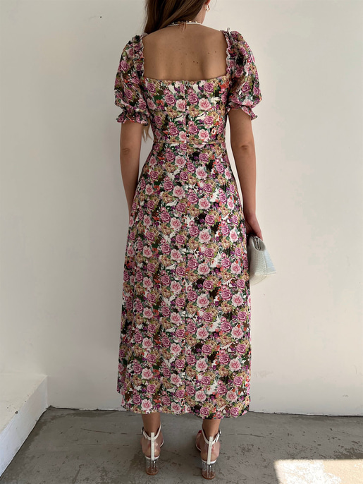 Çiçekli Midi Boy Yaka Çevresi Fırfırlı Yırtmaçlı Presley Kadın Renkli Elbise 22Y000286