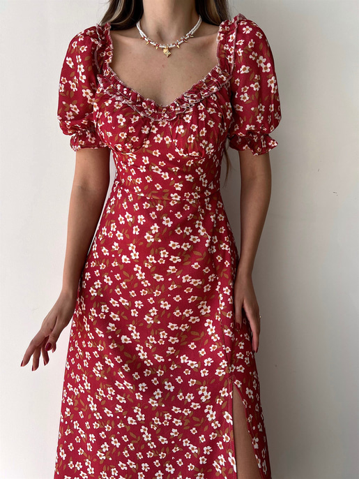 Çiçekli Midi Boy Yaka Çevresi Fırfırlı Yırtmaçlı Presley Kadın Bordo Elbise 22Y000286
