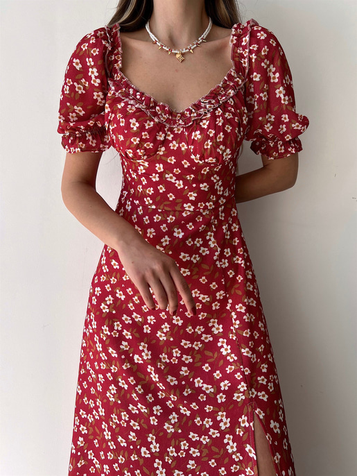 Çiçekli Midi Boy Yaka Çevresi Fırfırlı Yırtmaçlı Presley Kadın Bordo Elbise 22Y000286