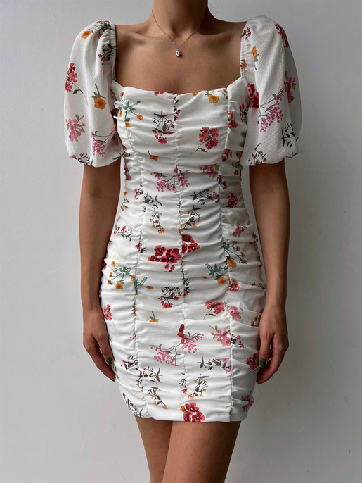 Çiçekli Önden Dikiş Detay Büzgülü Tavian Kadın Beyaz Elbise 22Y000321