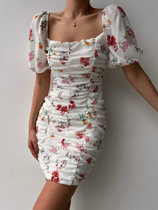 Çiçekli Önden Dikiş Detay Büzgülü Tavian Kadın Beyaz Elbise 22Y000321