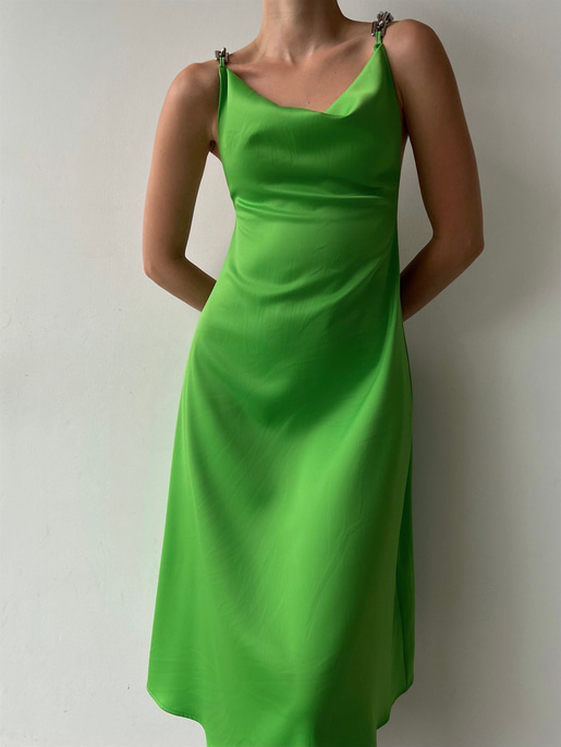 Degaje Yaka Saten Sırt Dekolteli  Zincir Askılı Larina Kadın Yeşil Midi Elbise 22Y000364