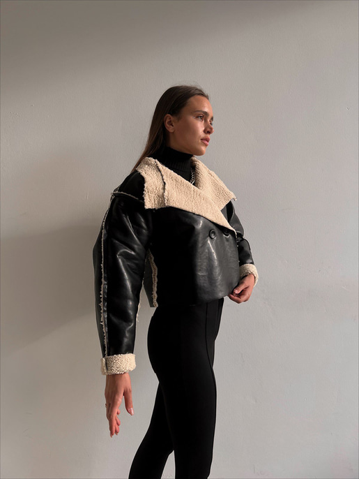 Deri İçi Tüylü Çift Düğmeli Kadın Siyah Mont 22K000141