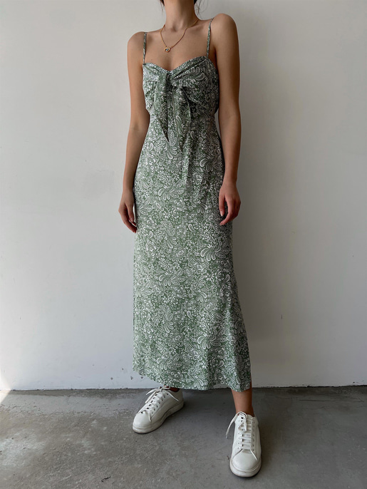 Desenli İnce Askı Göğüsü Bağcıklı Yırtmaçlı Savana  Kadın Haki Uzun Elbise 22Y000244