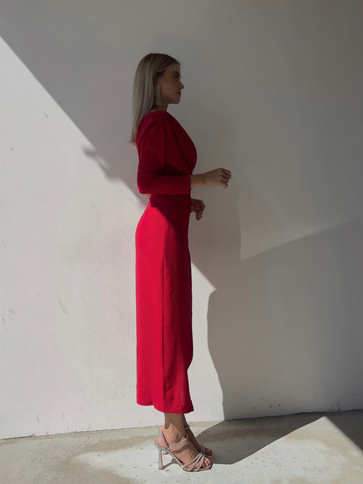 Drape Detaylı Tek Omuz Etek Kısmı Kruvaze Yırtmaçlı Lowry Kadın Kırmızı Midi Boy Elbise 23K000091